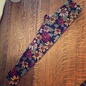 LulaRoe OS Flower Leggings never worn